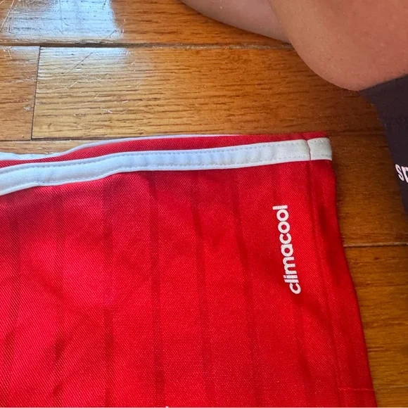 Adidas FC Bayern Munchen 2016-2017 Soccer Jersey - Picture 3 of 4